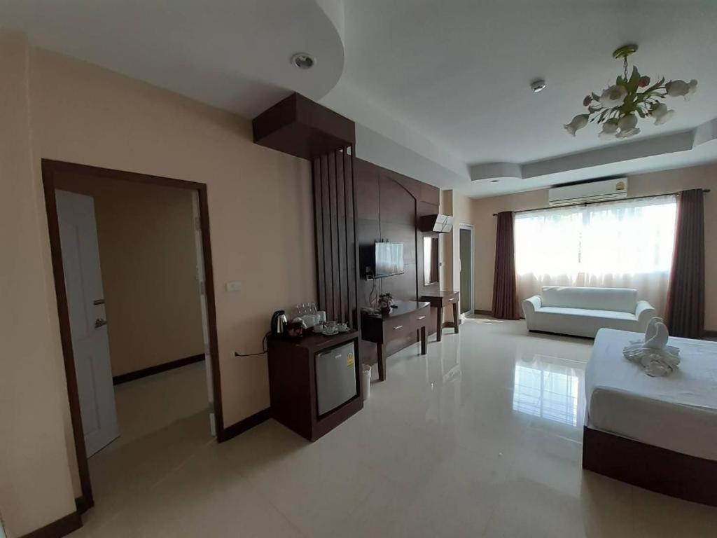 Le Parc Wangnang Hotel Phitsanulok Exterior foto