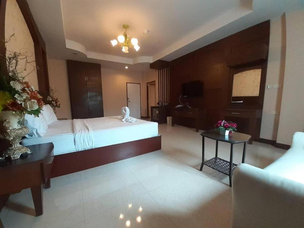 Le Parc Wangnang Hotel Phitsanulok Exterior foto
