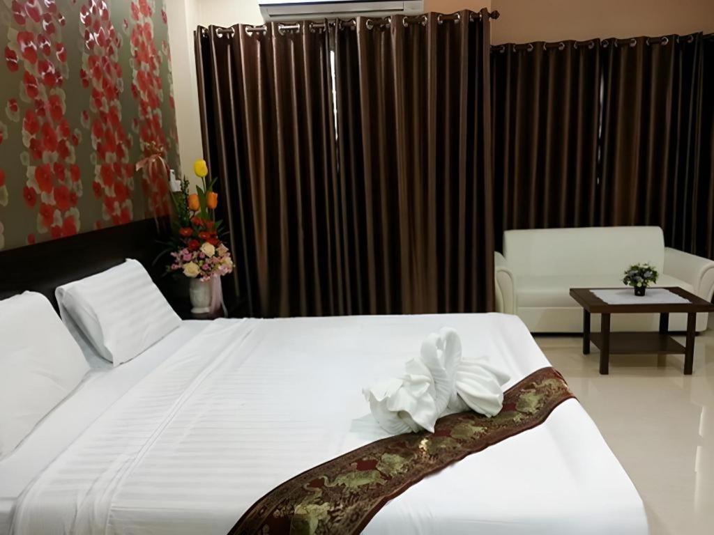 Le Parc Wangnang Hotel Phitsanulok Exterior foto