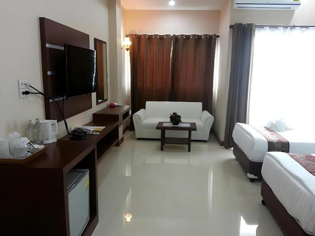 Le Parc Wangnang Hotel Phitsanulok Exterior foto